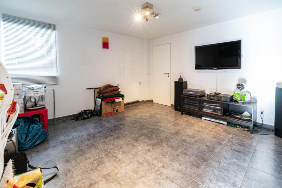 UG Hobbykeller - Ungewöhnlich vielseitig: Großzügiges Einfamilienhaus mit Charme, Optionen und Perspektive