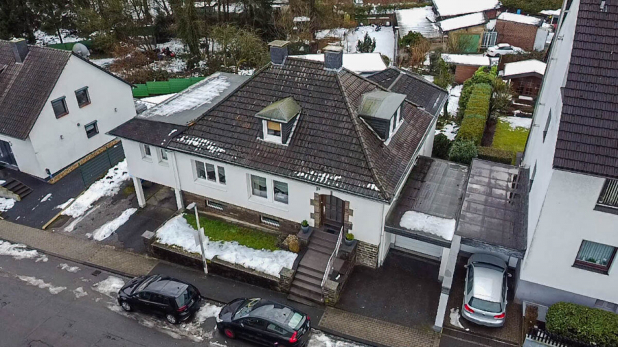 Luftbildaufnahme - Ungewöhnlich vielseitig: Großzügiges Einfamilienhaus mit Charme, Optionen und Perspektive