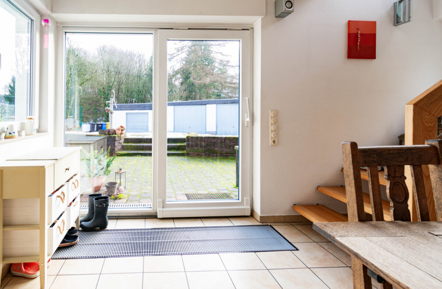 Souterrain Ausgang Terrasse Küche - Ungewöhnlich vielseitig: Großzügiges Einfamilienhaus mit Charme, Optionen und Perspektive