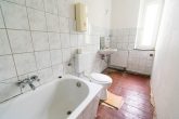 Solides und charmantes Dreifamilienhaus mit Potential. - Badezimmer Erdgeschoss