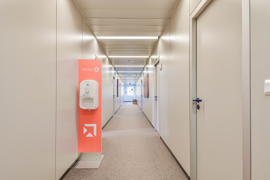 Flur - Ab Januar 2026. Bürofläche im 2. OG. Fahrstuhl. Perfekt gelegen im Hildener Gewerbegebiet.