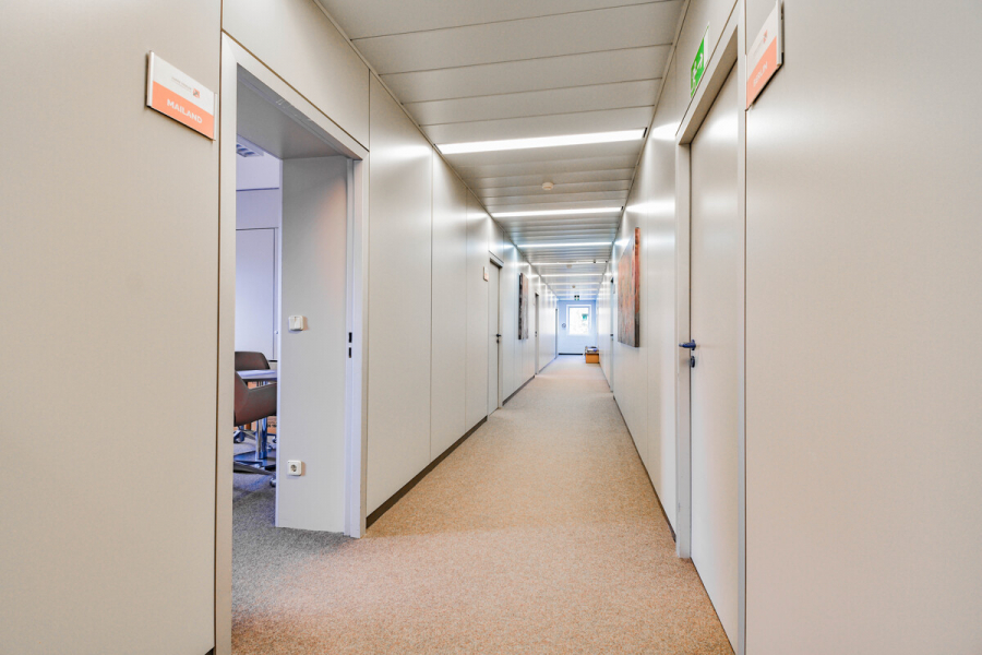 Flur 2 - Ab Januar 2026. Bürofläche im 2. OG. Fahrstuhl. Perfekt gelegen im Hildener Gewerbegebiet.