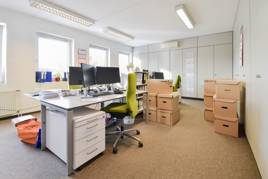 Büro 3 - Ab Januar 2026. Bürofläche im 2. OG. Fahrstuhl. Perfekt gelegen im Hildener Gewerbegebiet.