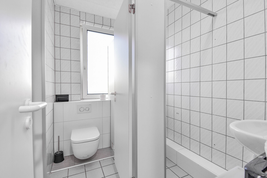 WC - Ab Januar 2026. Bürofläche im 2. OG. Fahrstuhl. Perfekt gelegen im Hildener Gewerbegebiet.