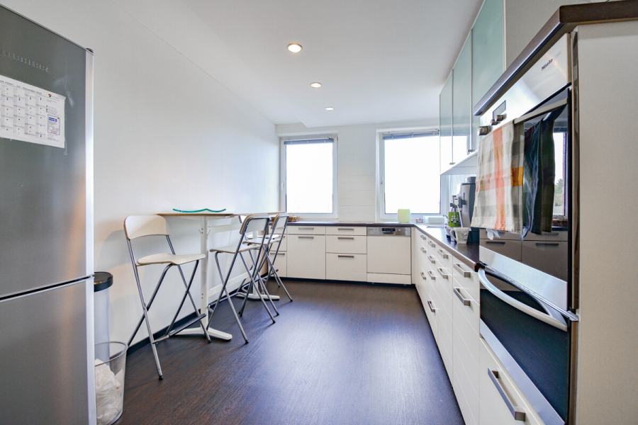 Küche - Ab Januar 2026. Bürofläche im 2. OG. Fahrstuhl. Perfekt gelegen im Hildener Gewerbegebiet.