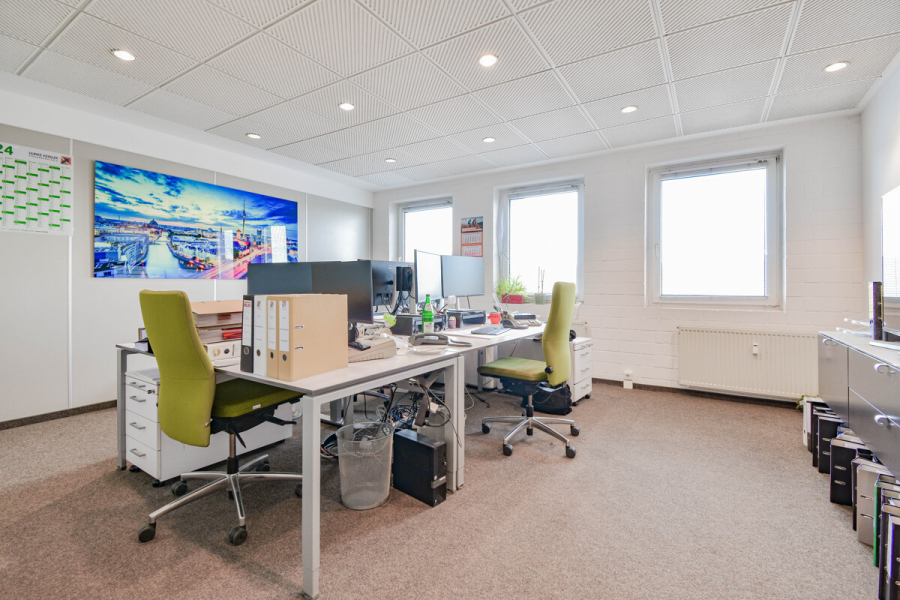 Büro - Ab Januar 2026. Bürofläche im 2. OG. Fahrstuhl. Perfekt gelegen im Hildener Gewerbegebiet.