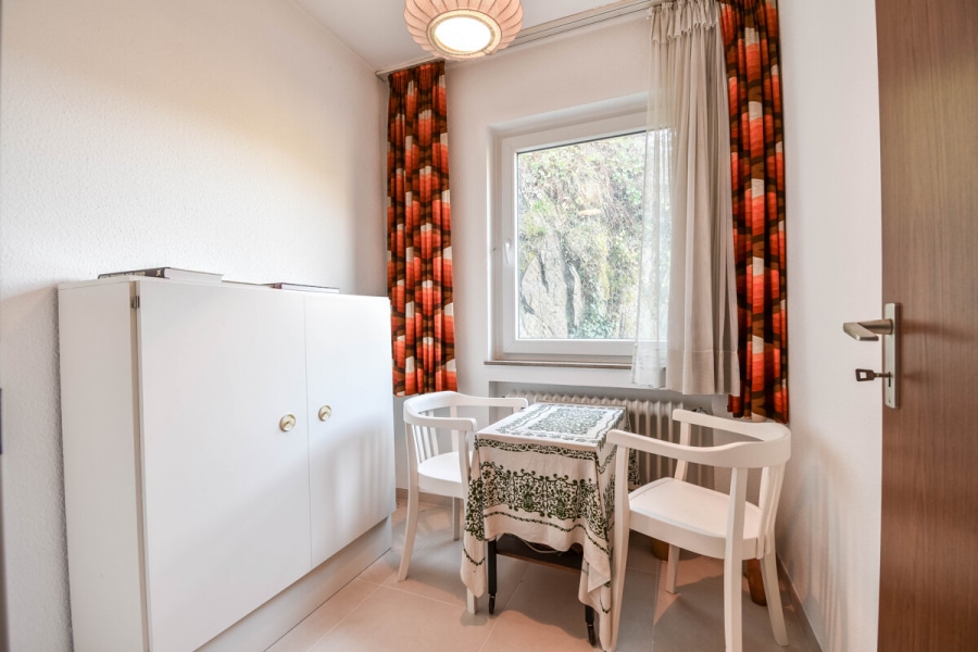 Familienfreundliche Doppelhaushälfte nahe Schloss Burg mit Loggia, Garage & Naturblick - Photo 3