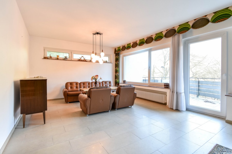 Familienfreundliche Doppelhaushälfte nahe Schloss Burg mit Loggia, Garage & Naturblick - Photo 1