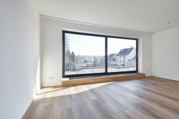 Lichtdurchflutete 3-Zimmer-Wohnung. 96m² mit Empore und Balkon., 42651 Solingen, Etagenwohnung